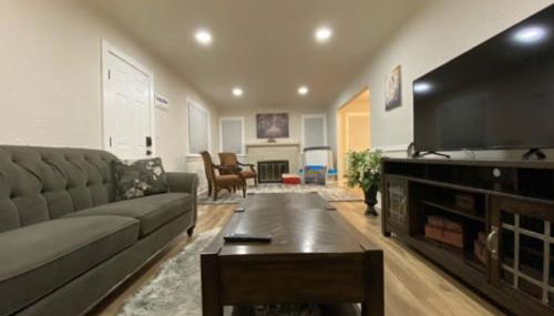 Charming Brick Home with bonus space & foosball - Foto 2