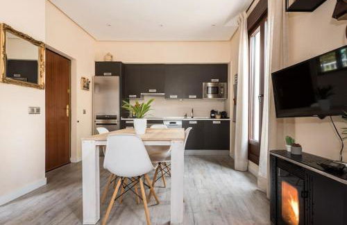 Ático con terraza, parking y chimenea junto a Universidad - Foto 7