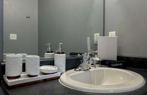 West Loop - City Views With In & Out Parking 6 - Photo 46