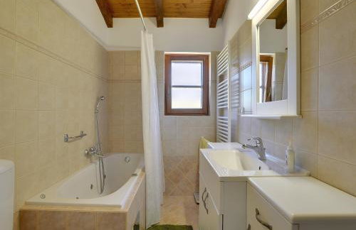 Villa in Cehici with Private Pool & Terrace - Foto 47