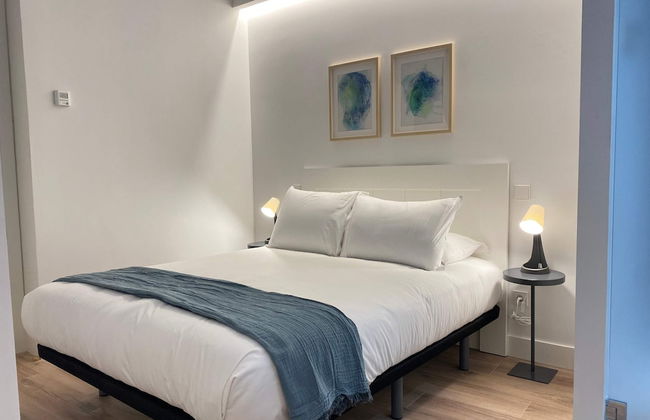 w Majestic 2BR at Palacio Real - Photo 2