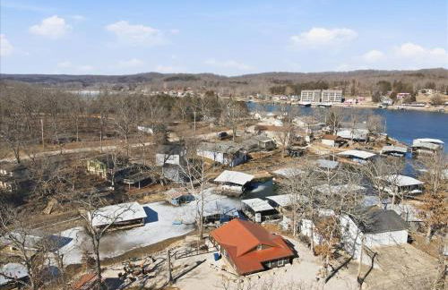 Lakefront w/ Private Dock, 2 Slips, Swim Mat, Firepit, & Covered Patio 44mm - Foto 50