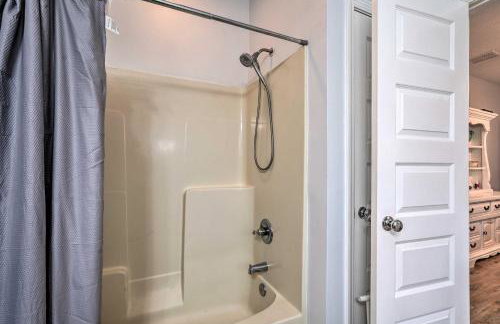 Modern PCB Home with Private Yard and Pool Access - Foto 16