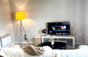 The Luxe Loft near Wolverhampton train station - Foto 1