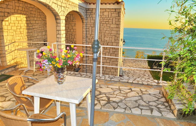 Studio Apartments "maria" With Pool in Agios Gordios Beach - Photo 4