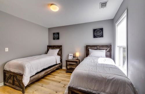 Open Plan Arcade Home with Natural Hardwoods Sleeps 10 - Foto 11