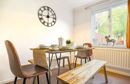 Emerald House - Prime Location - Driveway Parking, Pool Table, Fast Wifi, Self Check-In and Sky TV by Yoko Property - Photo 25