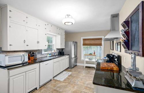 The Gameroom on Madison - Large Home Accommodates 12 Guests (102 Madison Ter) - Foto 53