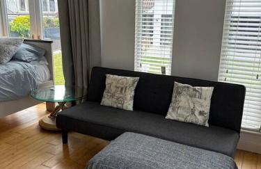 Cosy Studio Cabin with Optional Hot Tub Lilliput near Sandbanks beach - Photo 4