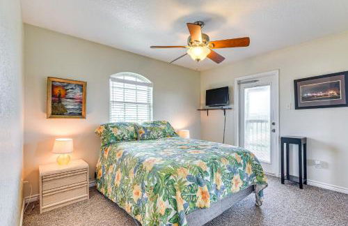 Intracoastal Views and Deck Surfside Beach Home - Foto 17