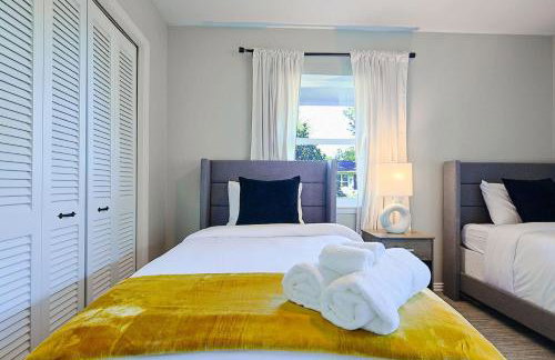 3BR Richardson Park Retreat With Deck Sleeps 11 - Photo 6