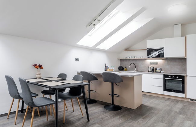 River Apartments - Photo 12