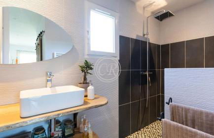 Superbe villa contemporaine PIED DANS L'EAU - Foto 4