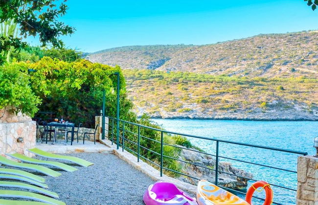 Chloe Seafront Villa - Photo 28