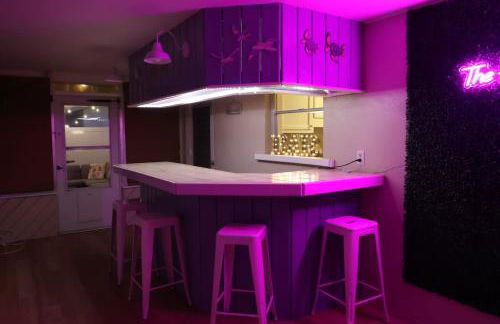 Four Bed Home with Pool Game Room Bar Near Beach - Foto 35