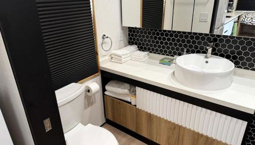 Stylish Modern Tiny House on Wheels with Stunning Mountain Views Near Lone Pine, California - Foto 3