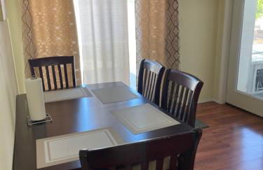 Cozy Home with Sparkling Pool/Pet Friendly - Photo 26