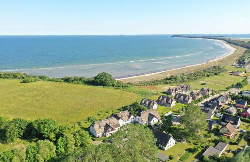Strandhaus Mönchgut Ferienwohnung 13 mit Sauna- und Schwimmbadnutzung im AHOI Sellin - Foto 1