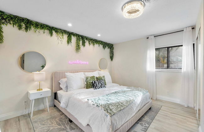 Coastal Retreat Stylish 4 BDR w/ Private Pool! - Foto 7