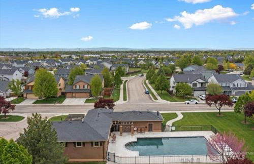 Spacious 4BR Retreat-Lush Garden - Foto 18