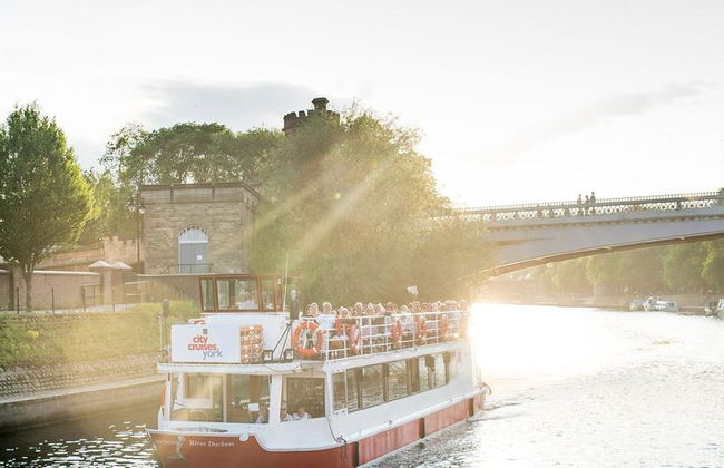 Crucero nocturno iluminado por el río Ouse - Foto 4