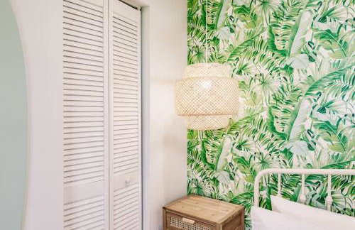 Resort Style Backyard Heated Pool Hot Tub Fire Pit - Foto 28