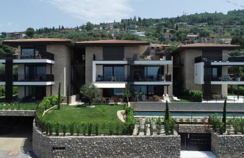 SalvatoreHomes - Luxurious Dreamview Waterfront Apartment in Torri del Benaco with Pool - Casa Azura - a 5 Star Luxury Collection at Lake Garda - Foto 38