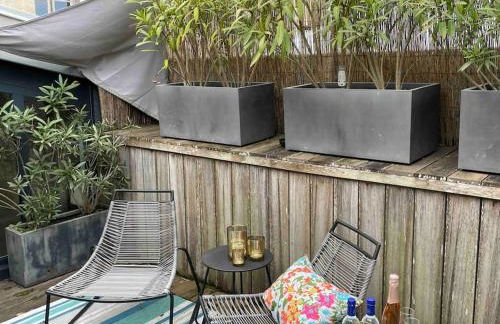 Jennys-Getaways Sunny Apartment Close Cité du Vin - Foto 24