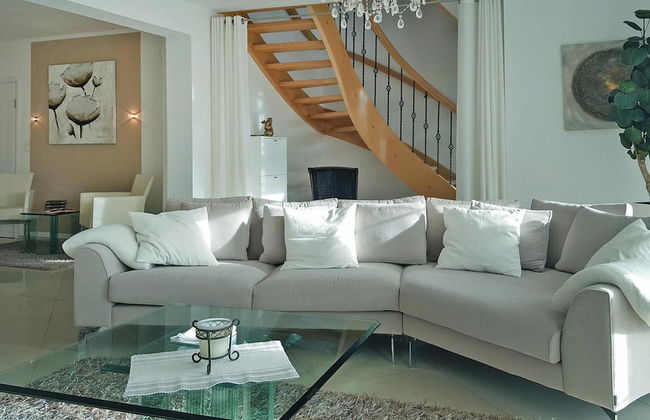 Large, Comfortable Holiday Villa, Private Garden - Photo 14