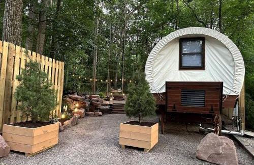 Elegant, Vintage Conestoga Covered Wagon Getaway in Denver, Pennsylvania - Foto 1