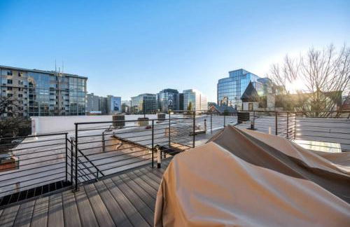 Sleeps 12 Downtown Entire home with rooftop - Foto 8