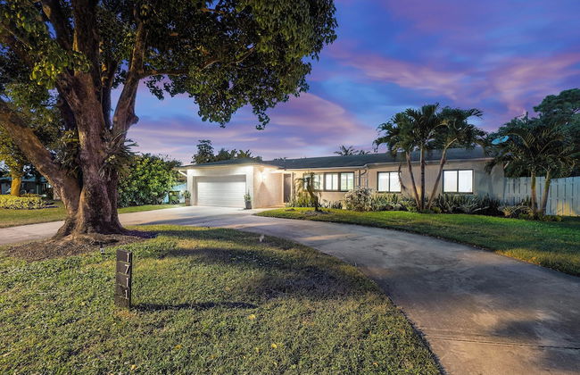 Coastal Retreat Stylish 4 BDR w/ Private Pool! - Foto 48