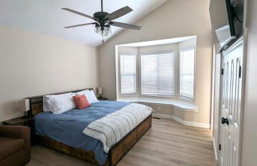 Cute Spacious Home - Photo 6