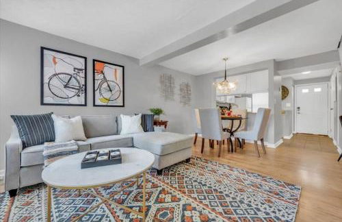 Renovated townhome on bike path includes bikes - Foto 2