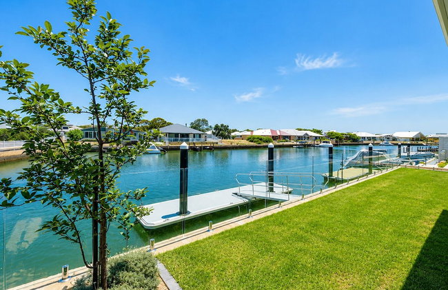 A Waterside Paradise - Foto 30
