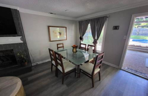 Luxury Pool with King beds Near Shops and Dining - Foto 22