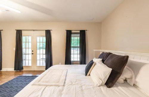 Cozy Country Poolside Getaway, 2BR, Near ATL - Foto 28