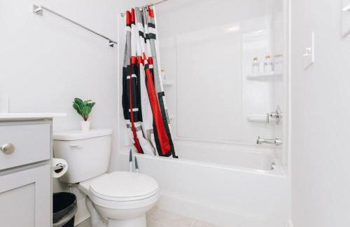 Birdsong Bungalow - Hot Tub, Game Room, Fire Pit - Foto 23