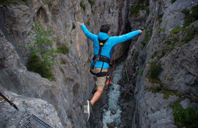 Saut à l'élastique dans le canyon du Glacier - Photo 1