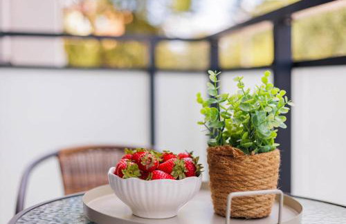 Apartament Wesoła by Stay&Rest - nowoczesność w centrum z balkonem - Photo 16