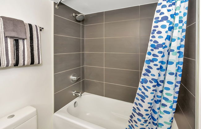 QuickStay - Elegance in Yorkville (Yonge & Bloor) - Photo 19