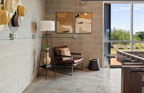 Luxury Riverfront Retreat - 6 Cabins - Private Pool - Photo 29