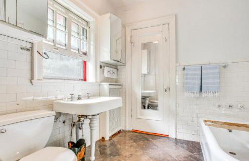 Hudson Valley Estate on 4 Acres with Private Pool! - Foto 20