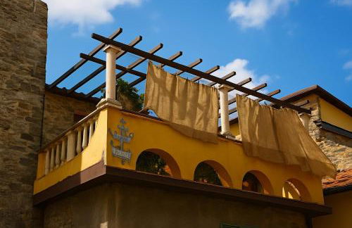 Un piccolo castello medioevale vicino 5 Terre - Foto 1