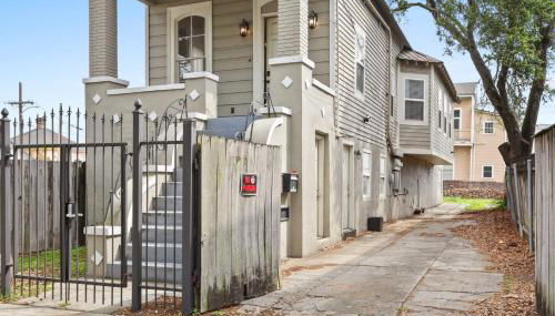 3BD HOME STEPS TO SAINT CHARLES Gated Parking - Foto 5