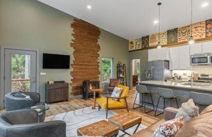 Peaceful Treehouse-Style Stay with Sauna Fire Pit Forest Views Near the Coast The Treehouse by AvantStay - Foto 7