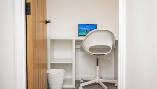 Doctors Lane- Modern 3 Bedroom Contractor Family House With Parking - Foto 4