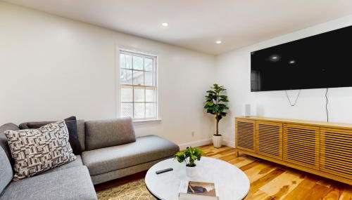 Shop, Dine, Unwind! Gateway to Boston Sights - Foto 5