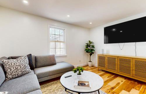 Shop, Dine, Unwind! Gateway to Boston Sights - Foto 5