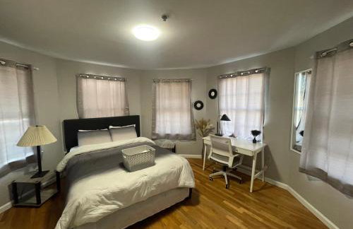 4 bedroom apt in Newark - Photo 2